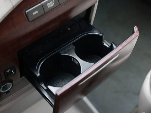 Used 2012 Toyota Sienna XLE image 41