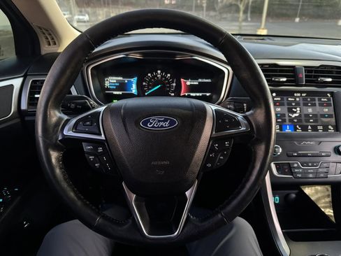 Used 2019 Ford Fusion SEL image 21