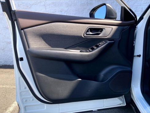 Certified 2023 Nissan Rogue S image 26