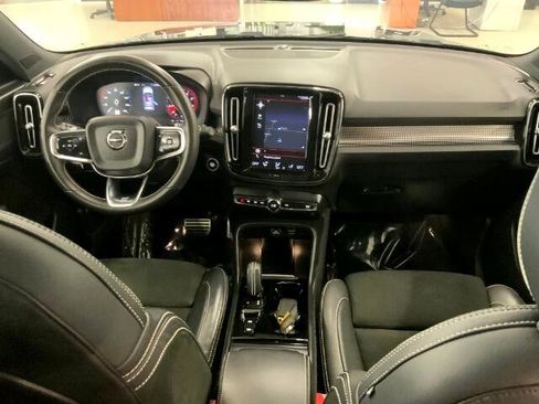Used 2020 Volvo XC40 T5 R-Design image 8