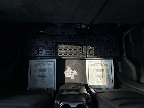 Used 2017 Nissan Titan SV AWD/4WD image 37