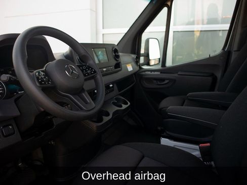 Used 2023 Mercedes-Benz Sprinter 4500 image 27