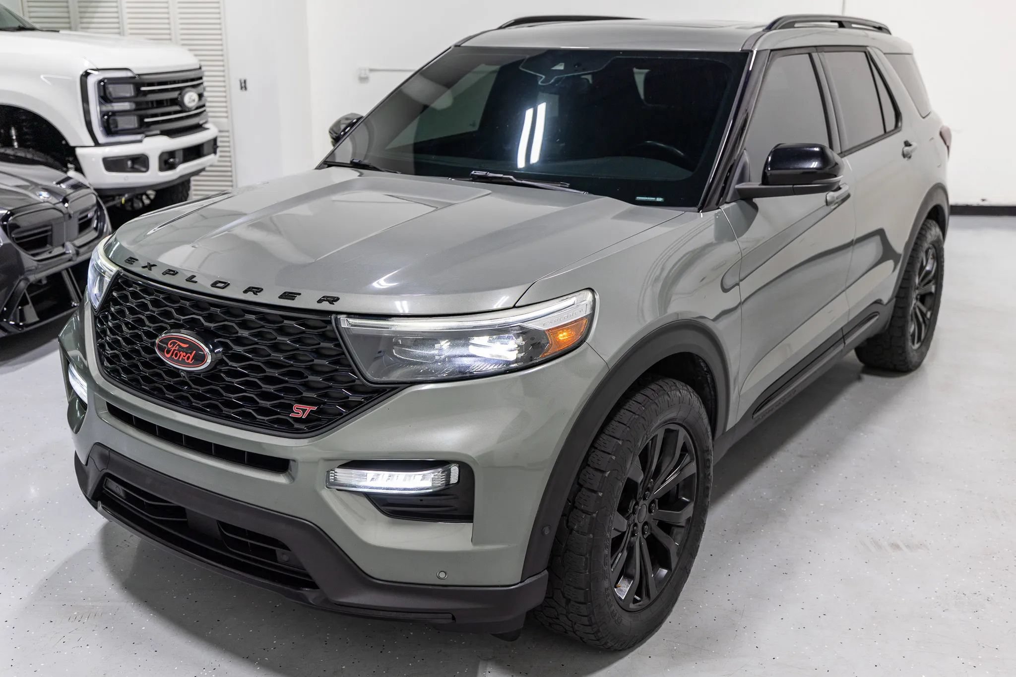 Used 2020 Ford Explorer ST w/ Premium Technology Package AWD/4WD image 5