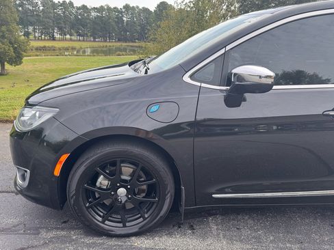 Used 2018 Chrysler Pacifica Limited w/ Advanced Safetytec Group image 6