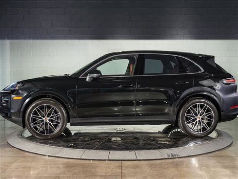 Certified 2026 Porsche Cayenne AWD/4WD image 2