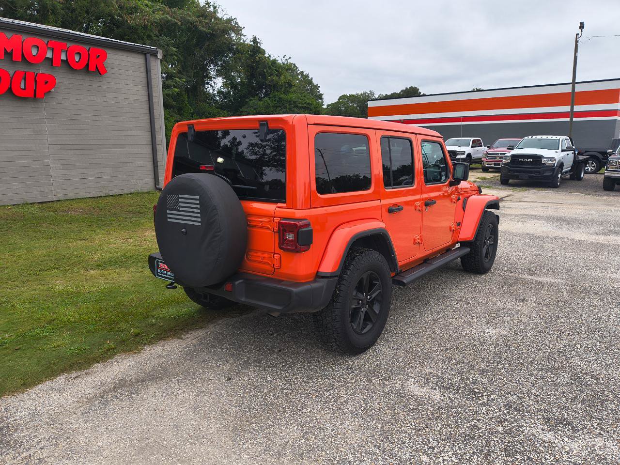 Used 2023 Jeep Wrangler Unlimited Sahara AWD/4WD image 8