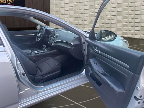 Used 2022 Nissan Altima 2.5 SV FWD image 12