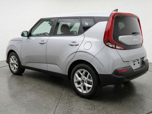 Used 2025 Kia Soul LX w/ LX Technology Package FWD image 5
