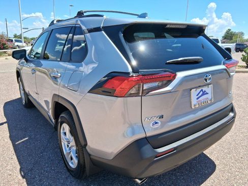 Used 2021 Toyota RAV4 XLE w/ Convenience Package AWD/4WD image 4