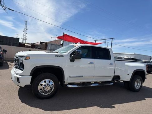 Used 2024 Chevrolet Silverado 3500 High Country w/ High Country Premium Package image 6
