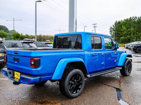 Used 2022 Jeep Gladiator Overland AWD/4WD image 10