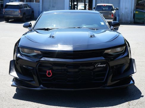 Used 2018 Chevrolet Camaro SS RWD image 8