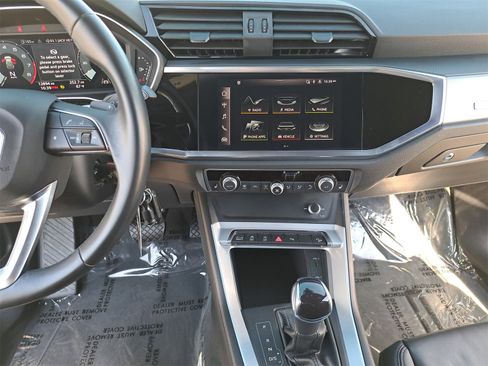 Used 2022 Audi Q3 2.0T Premium w/ Convenience Package image 21