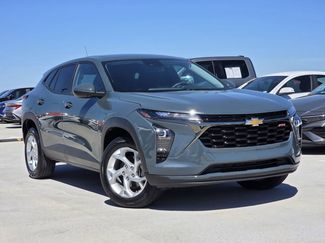 Used 2025 Chevrolet Trax LS w/ LS Convenience Package video 1
