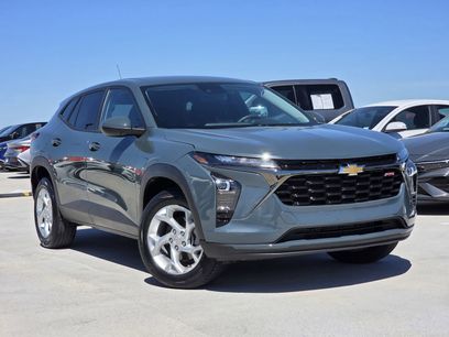 Used 2025 Chevrolet Trax LS w/ LS Convenience Package