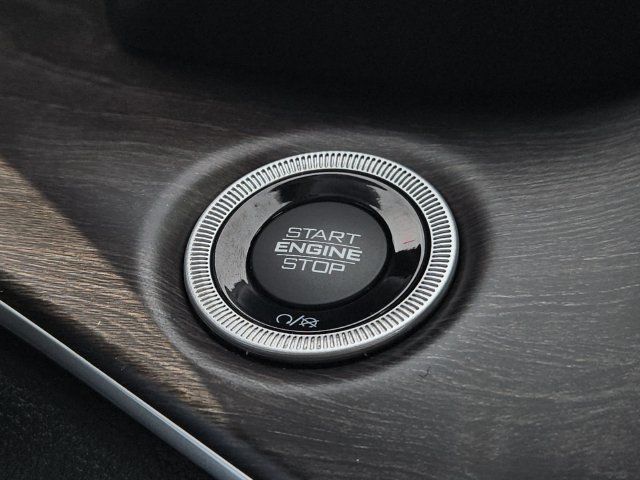 Used 2023 Jeep Grand Cherokee Limited AWD/4WD image 24