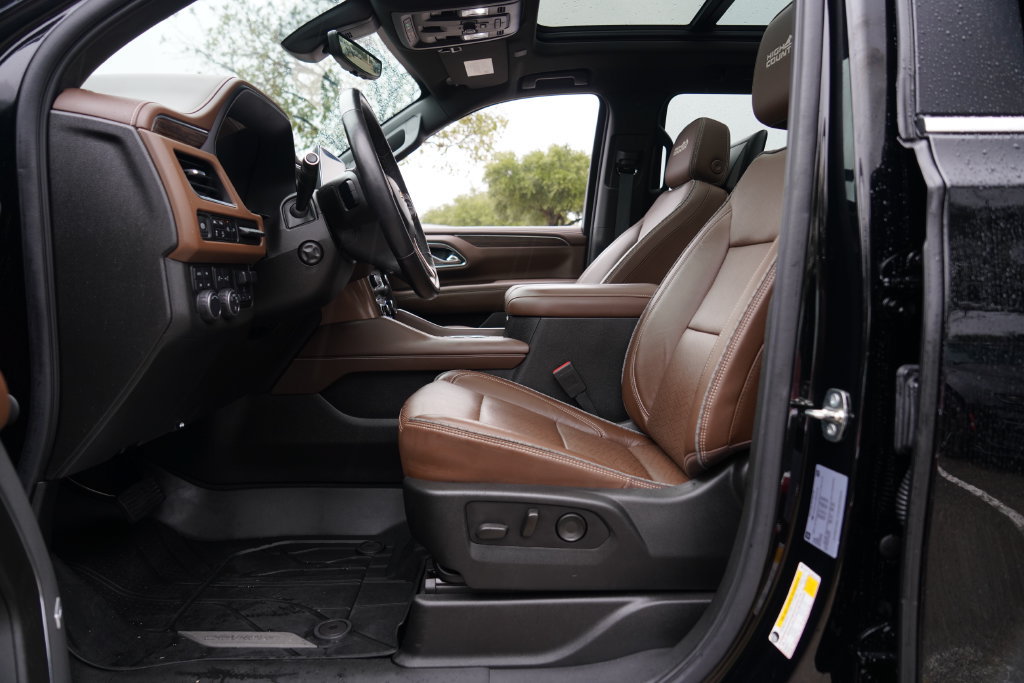 Used 2021 Chevrolet Suburban High Country w/ Premium Package AWD/4WD image 8