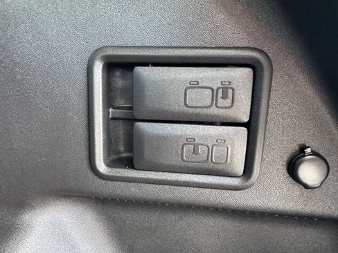 Used 2023 GMC Terrain SLE w/ Driver Convenience Package image 24