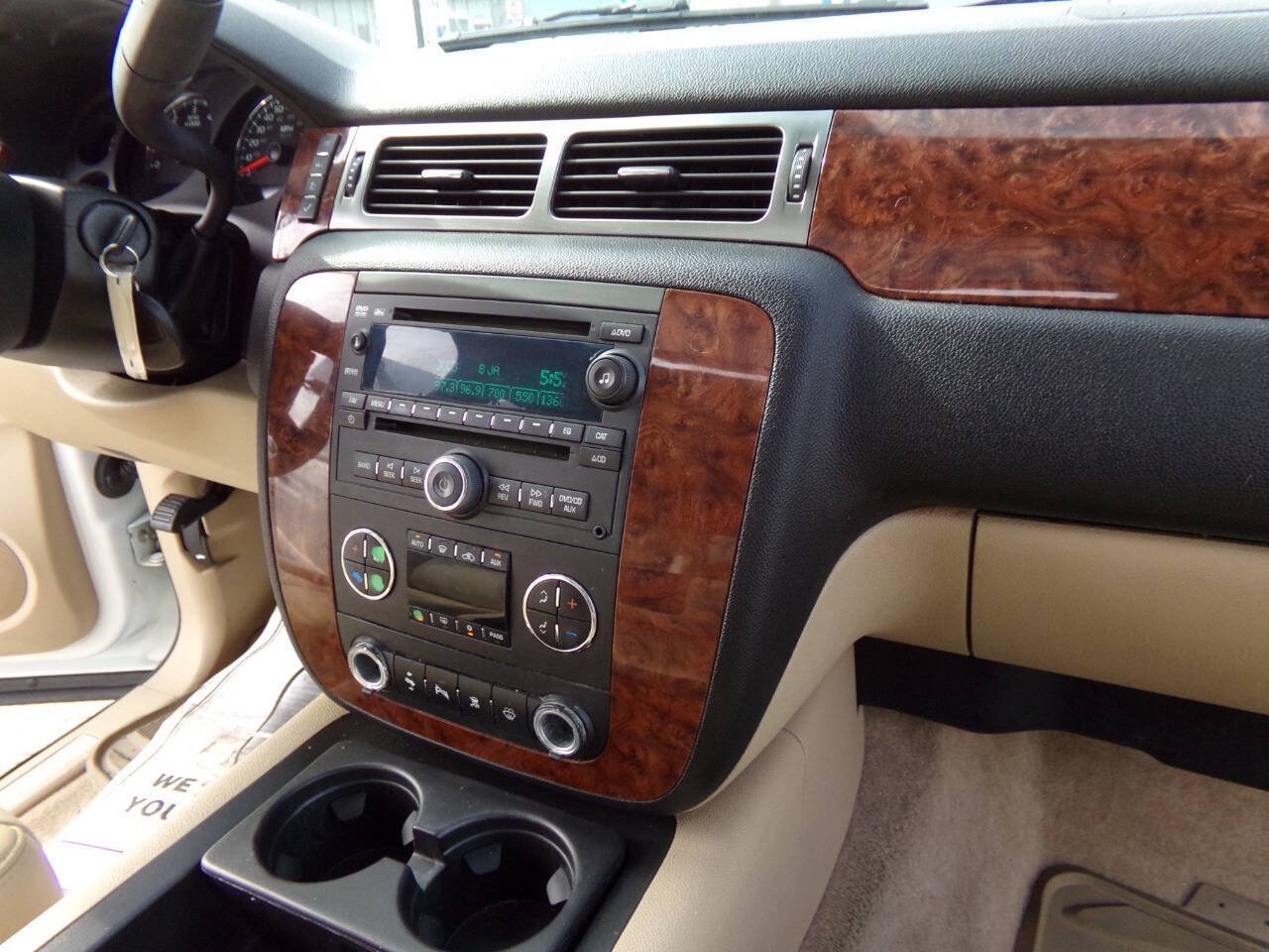 Used 2007 Chevrolet Suburban LTZ w/ LTZ Preferred Equipment Group AWD/4WD image 45
