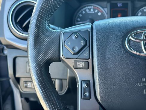 Used 2020 Toyota Tacoma TRD Off-Road w/ Technology Package image 17