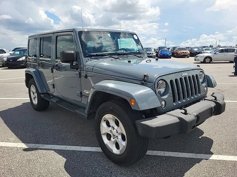 Used 2014 Jeep Wrangler Unlimited Sahara w/ Connectivity Group AWD/4WD image 6