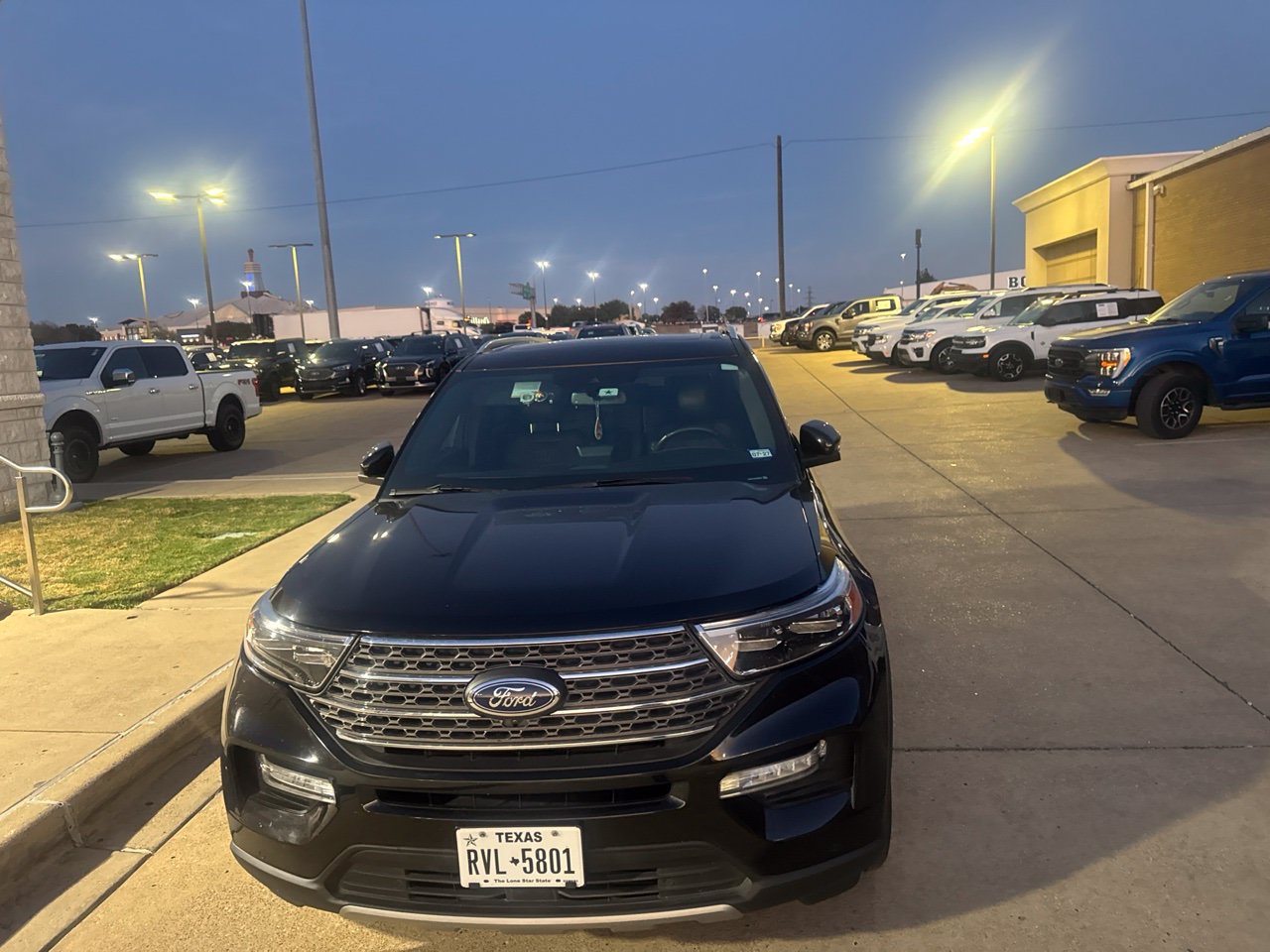 Used 2022 Ford Explorer King Ranch RWD image 2