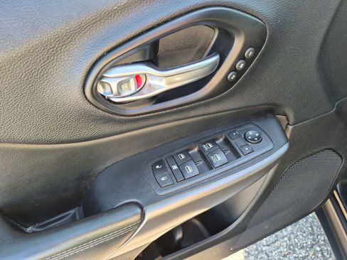 Used 2021 Jeep Cherokee Limited w/ Elite Package FWD image 24