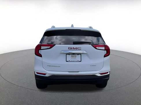 Used 2024 GMC Terrain SLT AWD/4WD image 12