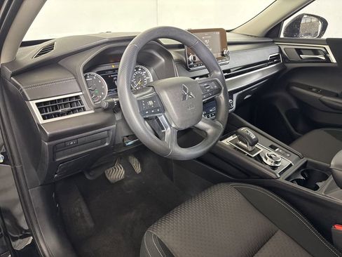 Used 2022 Mitsubishi Outlander ES image 22