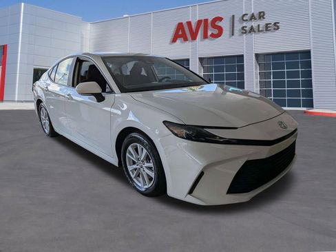 Used 2025 Toyota Camry LE image 3