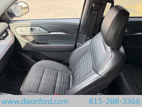 Used 2025 Ford Explorer ST-Line w/ ST-Line Street Pack AWD/4WD image 23