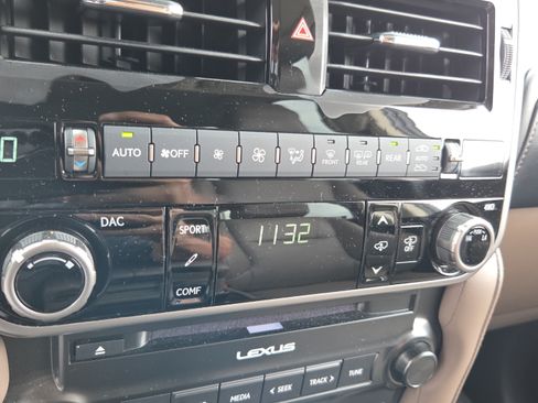 Used 2023 Lexus GX 460 Luxury w/ Accessory Package AWD/4WD image 20
