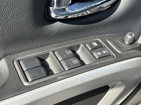 Certified 2017 Nissan Titan SV image 26