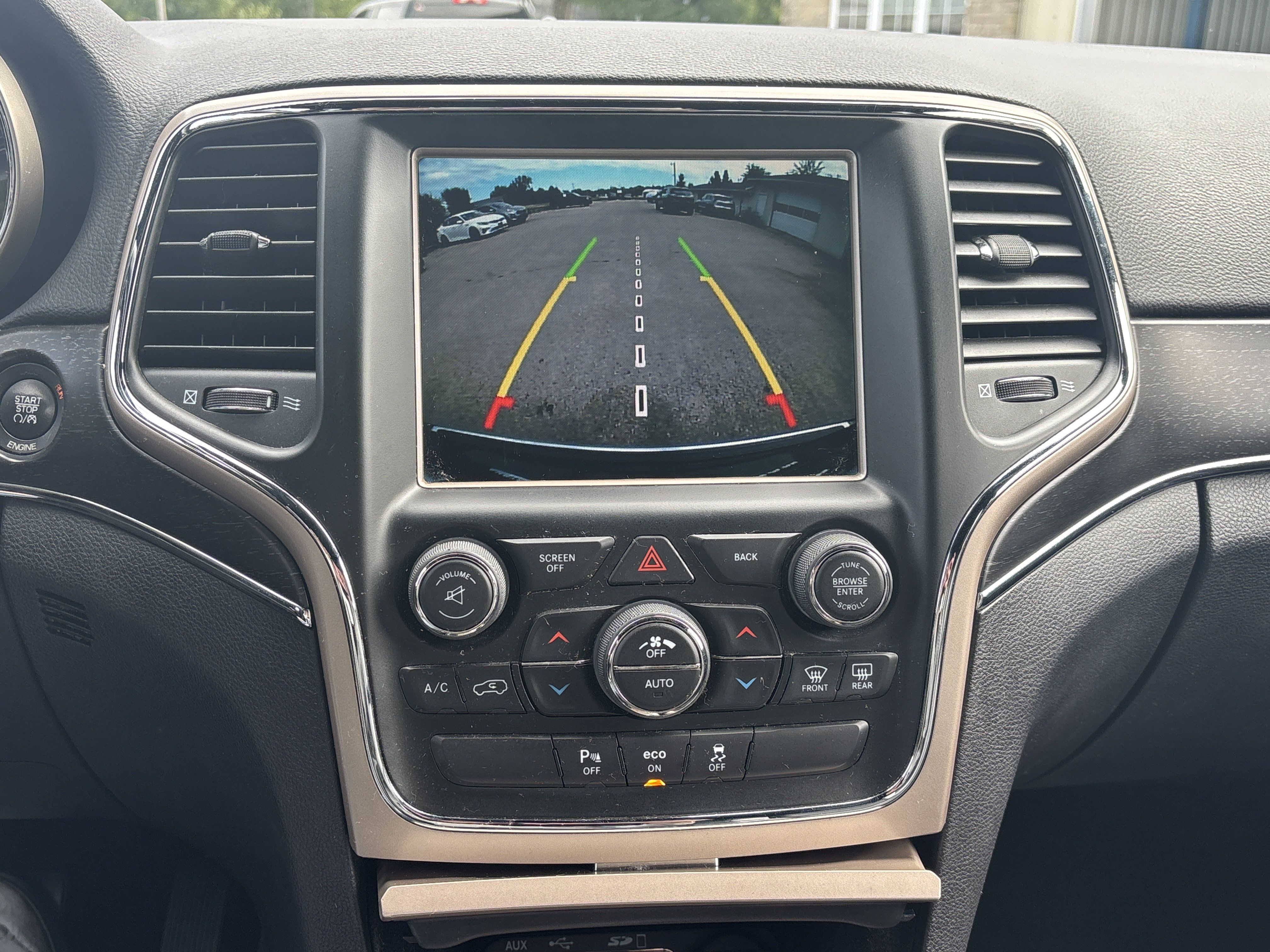 Used 2015 Jeep Grand Cherokee Limited w/ Luxury Group II AWD/4WD image 19