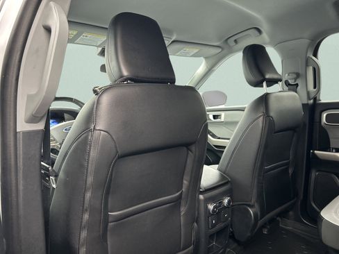 Used 2021 Ford Explorer XLT w/ Equipment Group 202A image 17