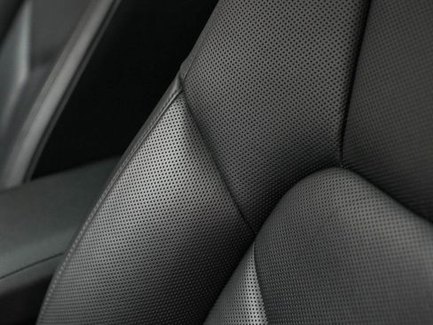 Certified 2025 Porsche Macan image 27