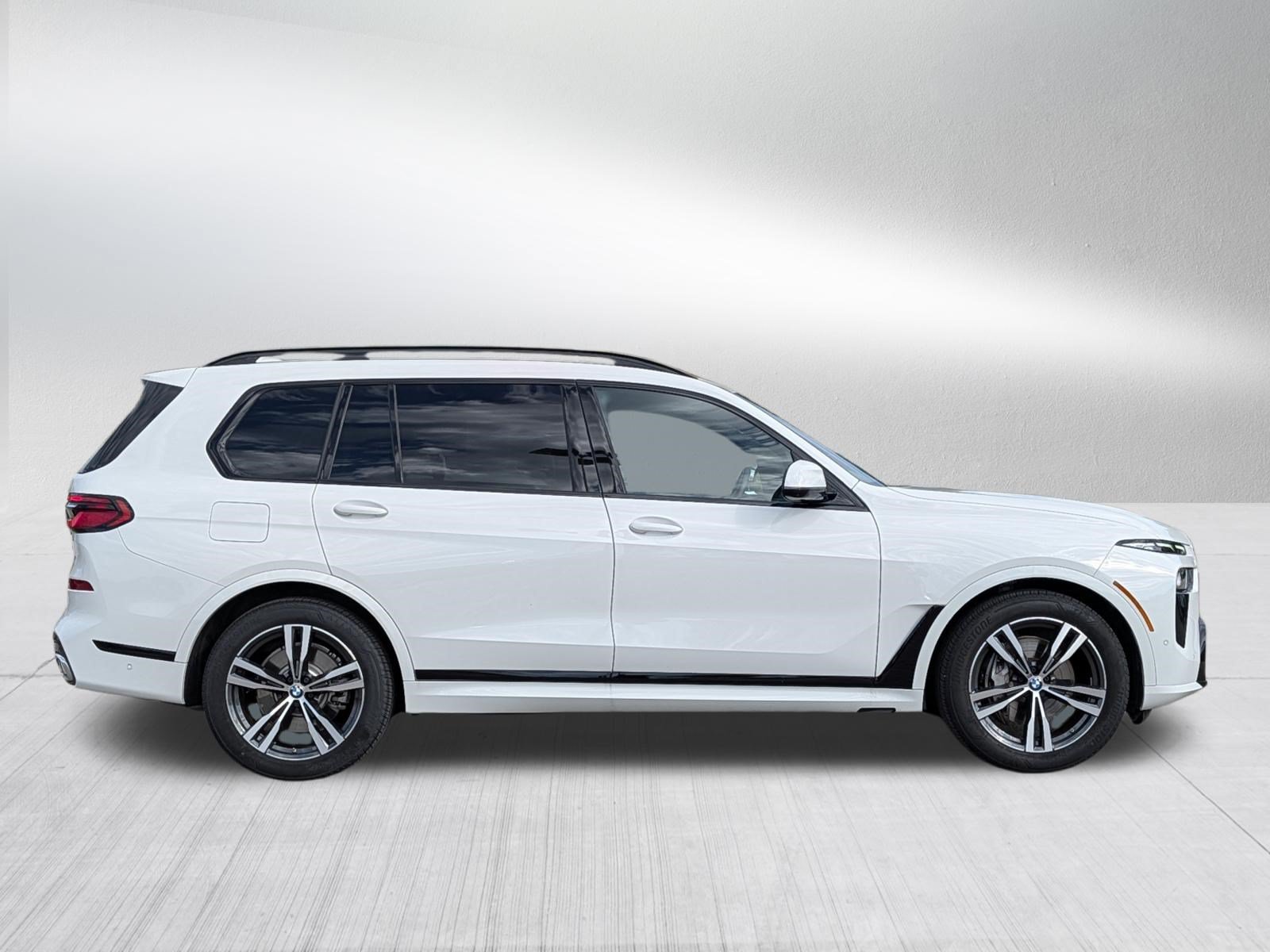 Certified 2026 BMW X7 xDrive40i w/ M Sport Package AWD/4WD image 8