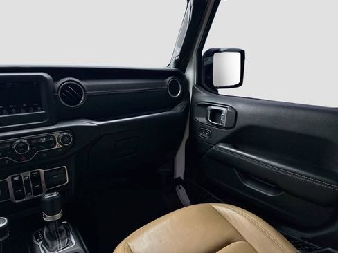 Used 2018 Jeep Wrangler Unlimited Sahara w/ Cold Weather Group AWD/4WD image 24