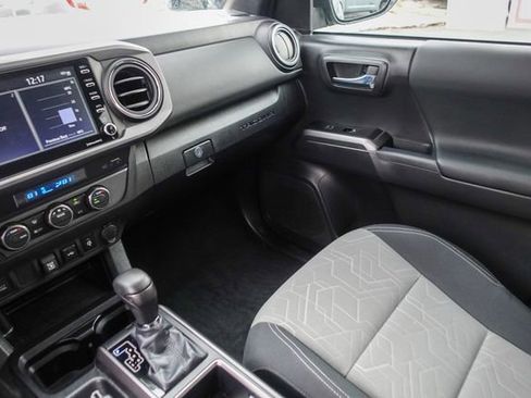 Certified 2023 Toyota Tacoma TRD Off-Road image 29