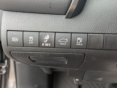Used 2023 Toyota Camry SE FWD image 12