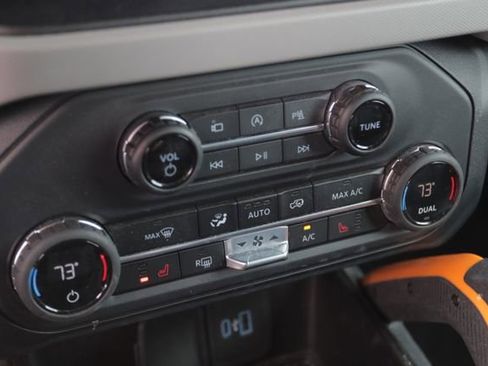 Used 2023 Ford Bronco Badlands image 18