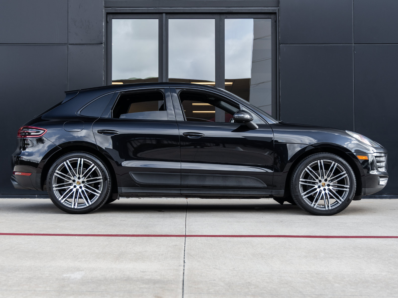 Used 2018 Porsche Macan Sport Edition AWD/4WD image 12