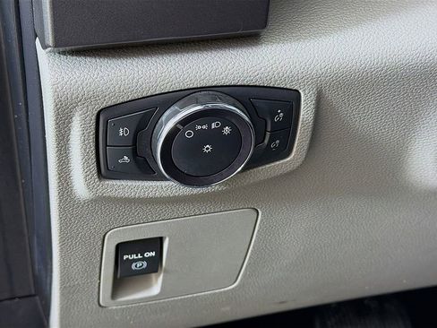 Used 2020 Ford F150 XLT image 23