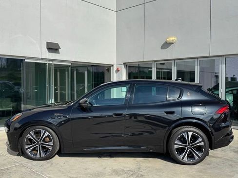 Used 2025 Maserati Grecale Folgore image 3