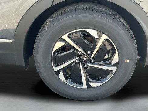 New 2025 Kia Sportage LX FWD image 11