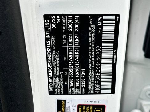 Certified 2025 Mercedes-Benz GLS 450 GLS 450 4MATICﾮ image 37