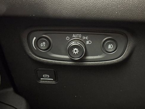 Used 2024 GMC Terrain SLT image 27