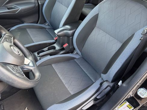 Used 2025 Nissan Versa SV FWD image 36