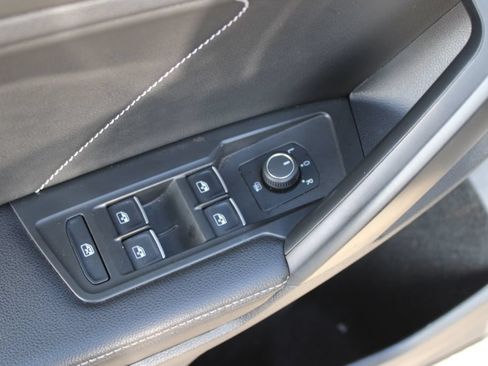 Used 2022 Volkswagen Tiguan SE FWD image 30