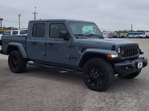 Used 2025 Jeep Gladiator Sport image 9